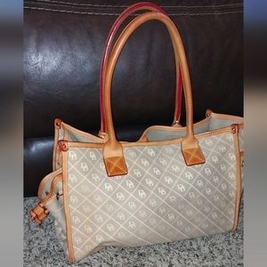 Dooney and Bourke handbag 👜